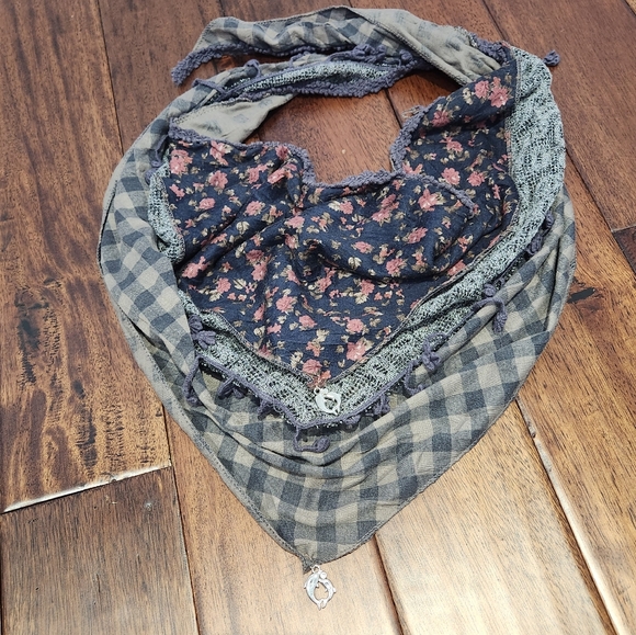 None Accessories - Layered neck scarf